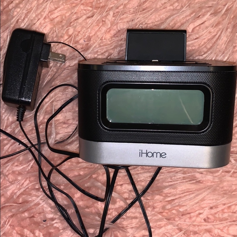 iHome alarm clock/phone charger w/ cords
